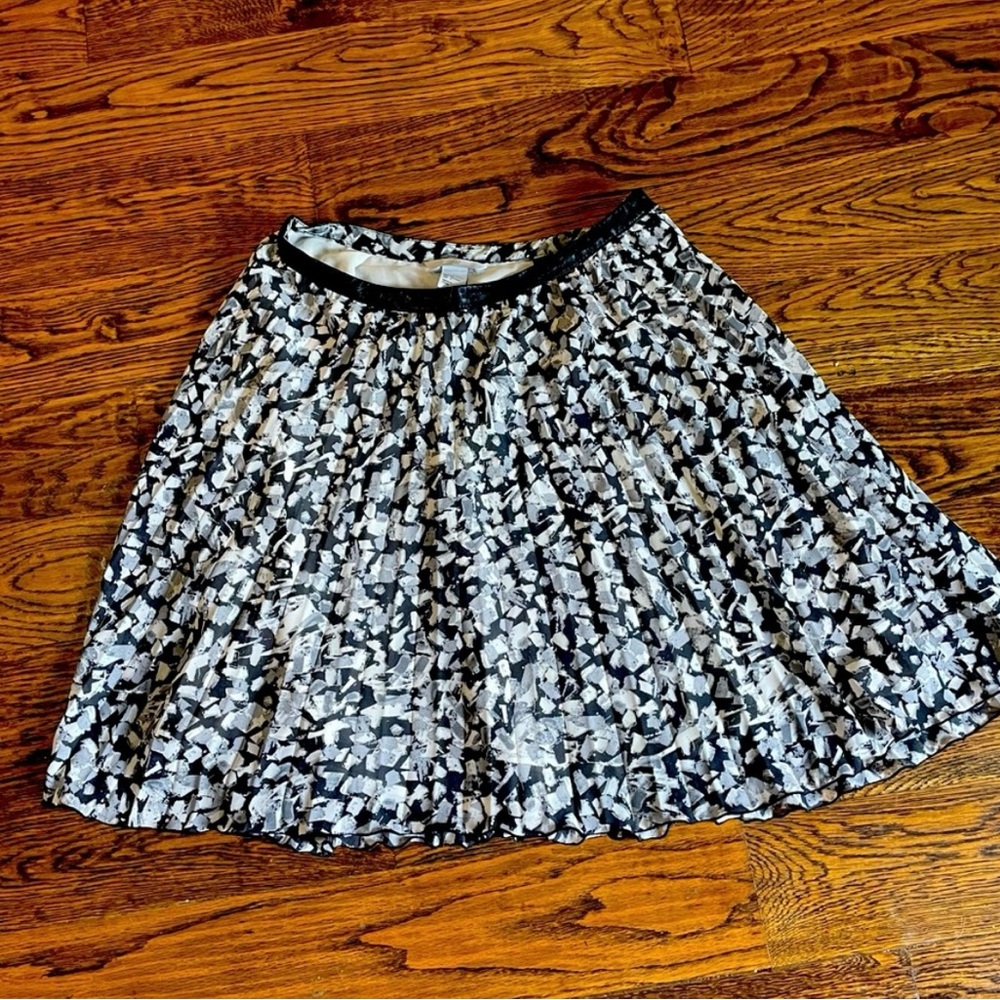 H&M Black and White Patterned Skater Skirt